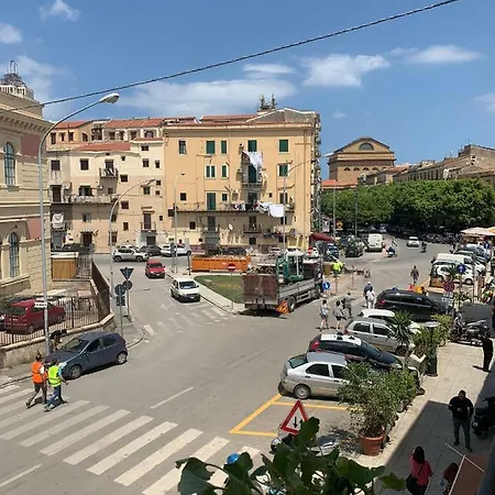 Bed & Breakfast A Un Passo Da Palermo